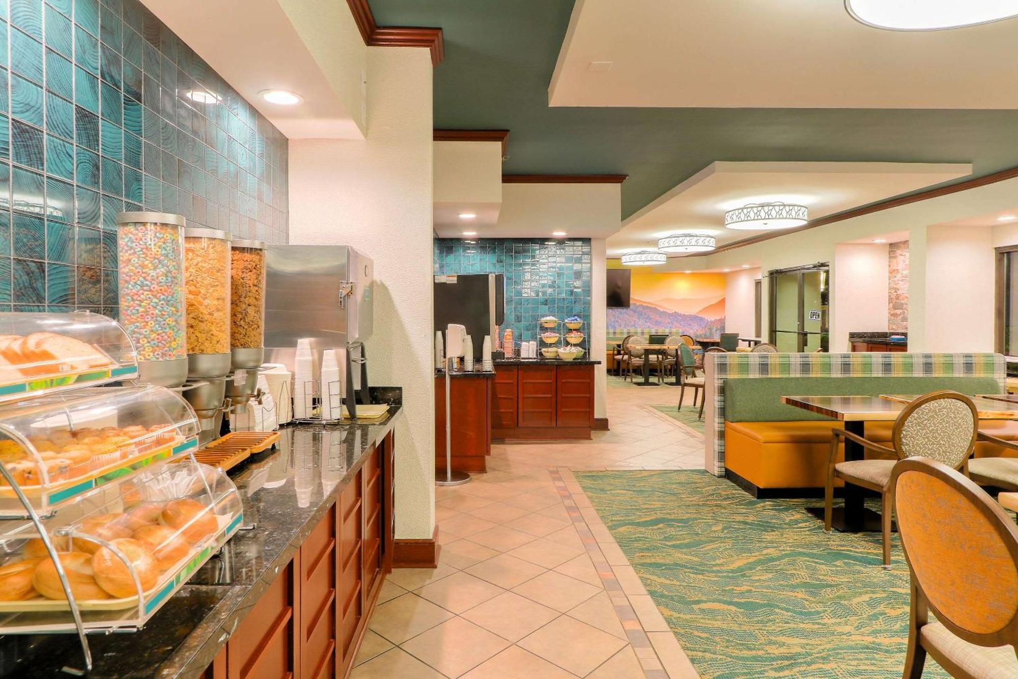 Quality Inn Near The Island Pigeon Forge Exterior photo