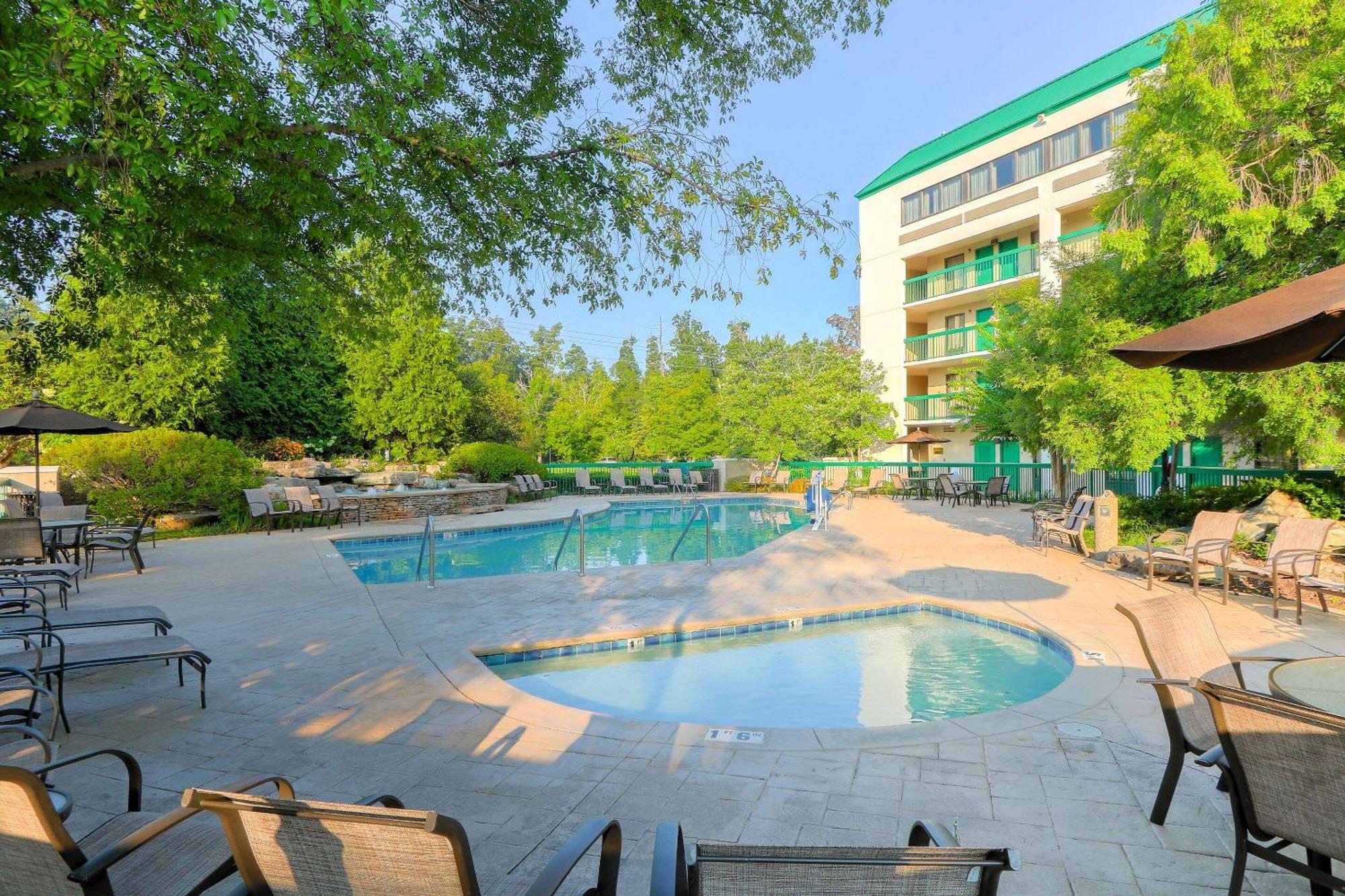 Quality Inn Near The Island Pigeon Forge Exterior photo